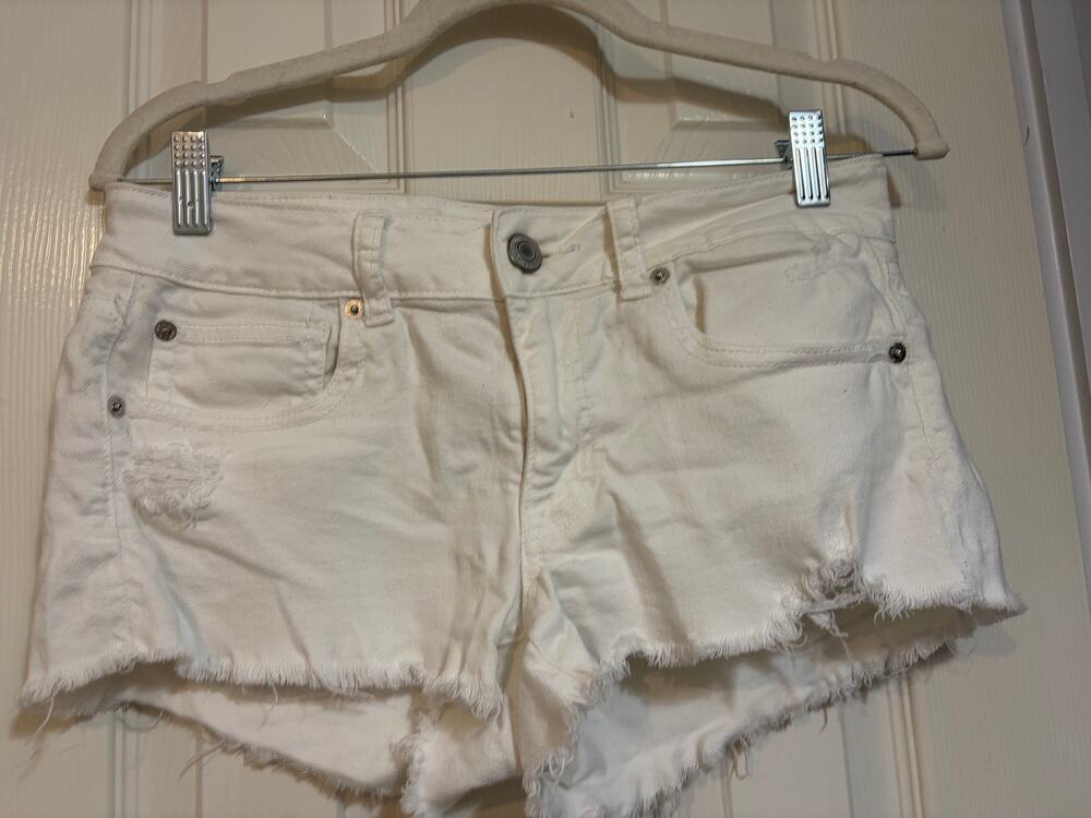 American Eagle Outfitters White Distressed Denim Shorts Women’s Size 8 Raw Hem